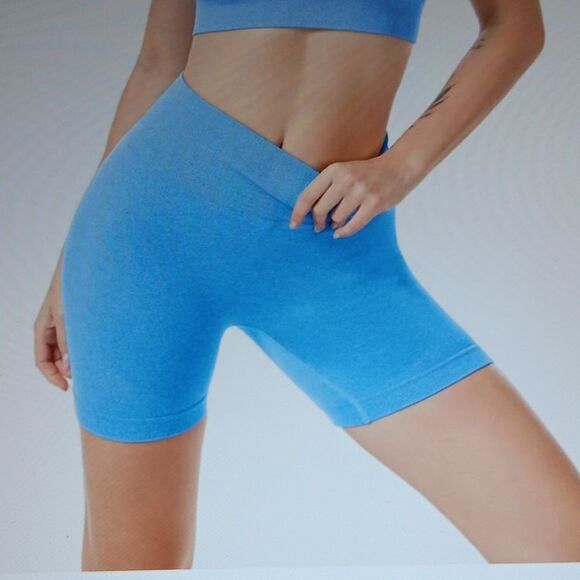 2 Piece Set Sports Bra And Shorts Medium Light Blue New Without Tags - Picture 2 of 8